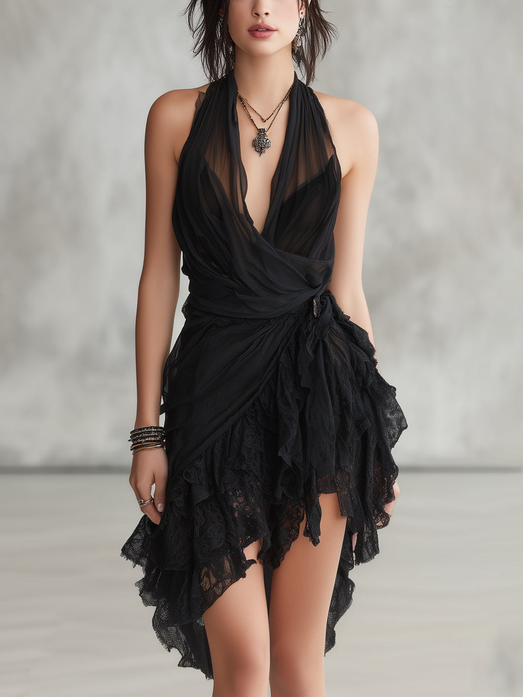 Eléonore | Vestido corto negro con espalda descubierta, volantes y encaje