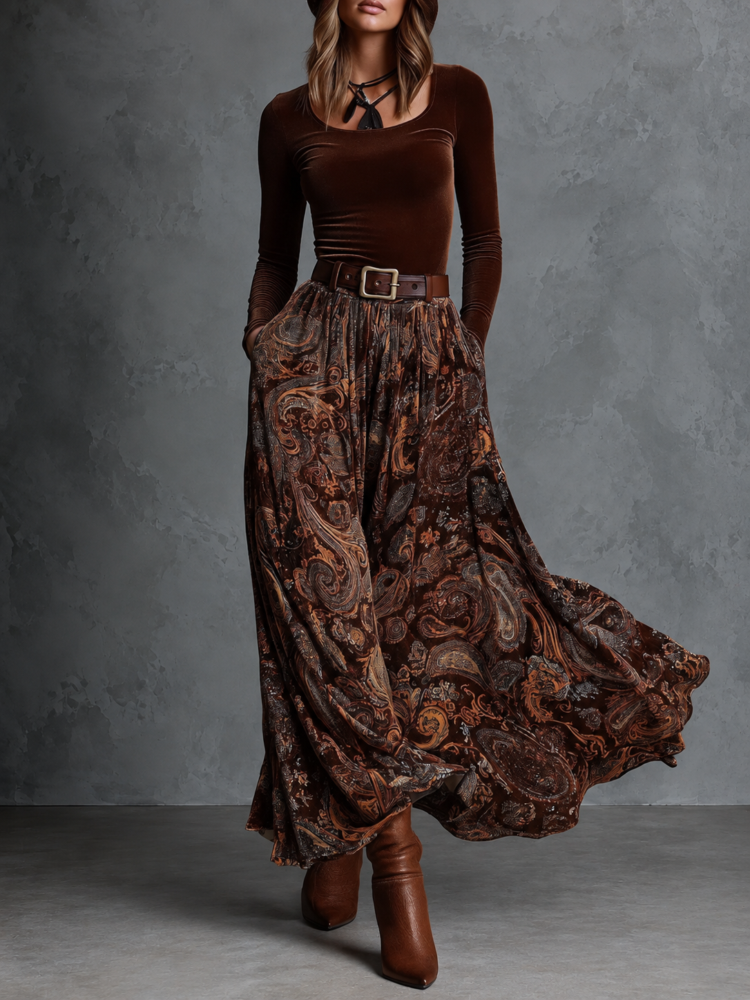 Sara | Conjunto vintage de top de terciopelo elástico y falda larga con estampado paisley y cinturón
