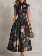 Violette™ | Vestido midi de satén plisado negro con estampado floral y escote en forma de gota