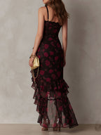 Edith | Vestido corto drapeado negro y rojo con estampado floral y dobladillo con volantes