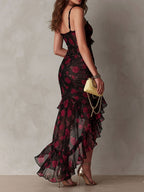 Edith | Vestido corto drapeado negro y rojo con estampado floral y dobladillo con volantes