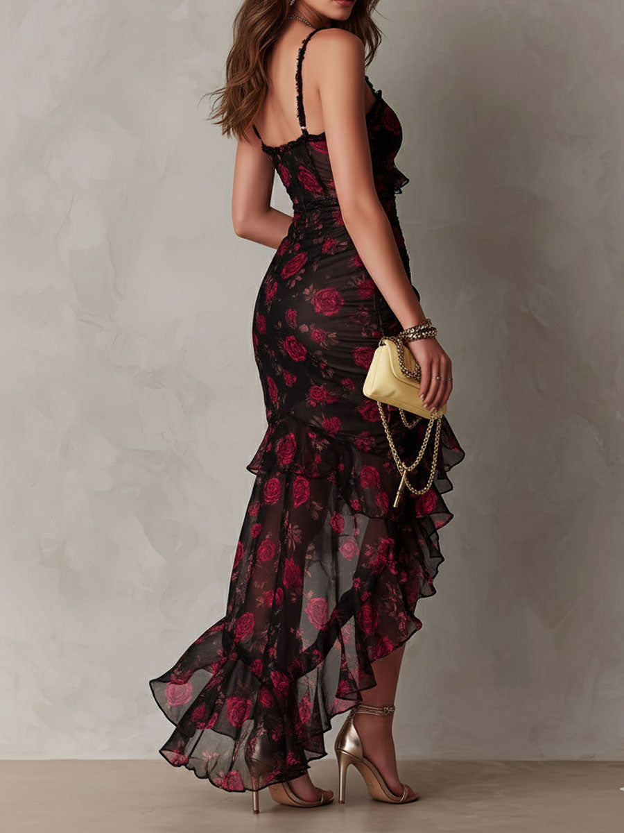 Edith | Vestido corto drapeado negro y rojo con estampado floral y dobladillo con volantes
