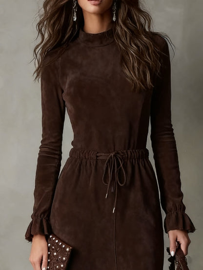 Laura | Vestido midi elegante de ante marrón oscuro con cordón ajustable