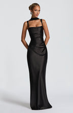 Vestido Silvia - Elegancia satinada con estructura refinada
