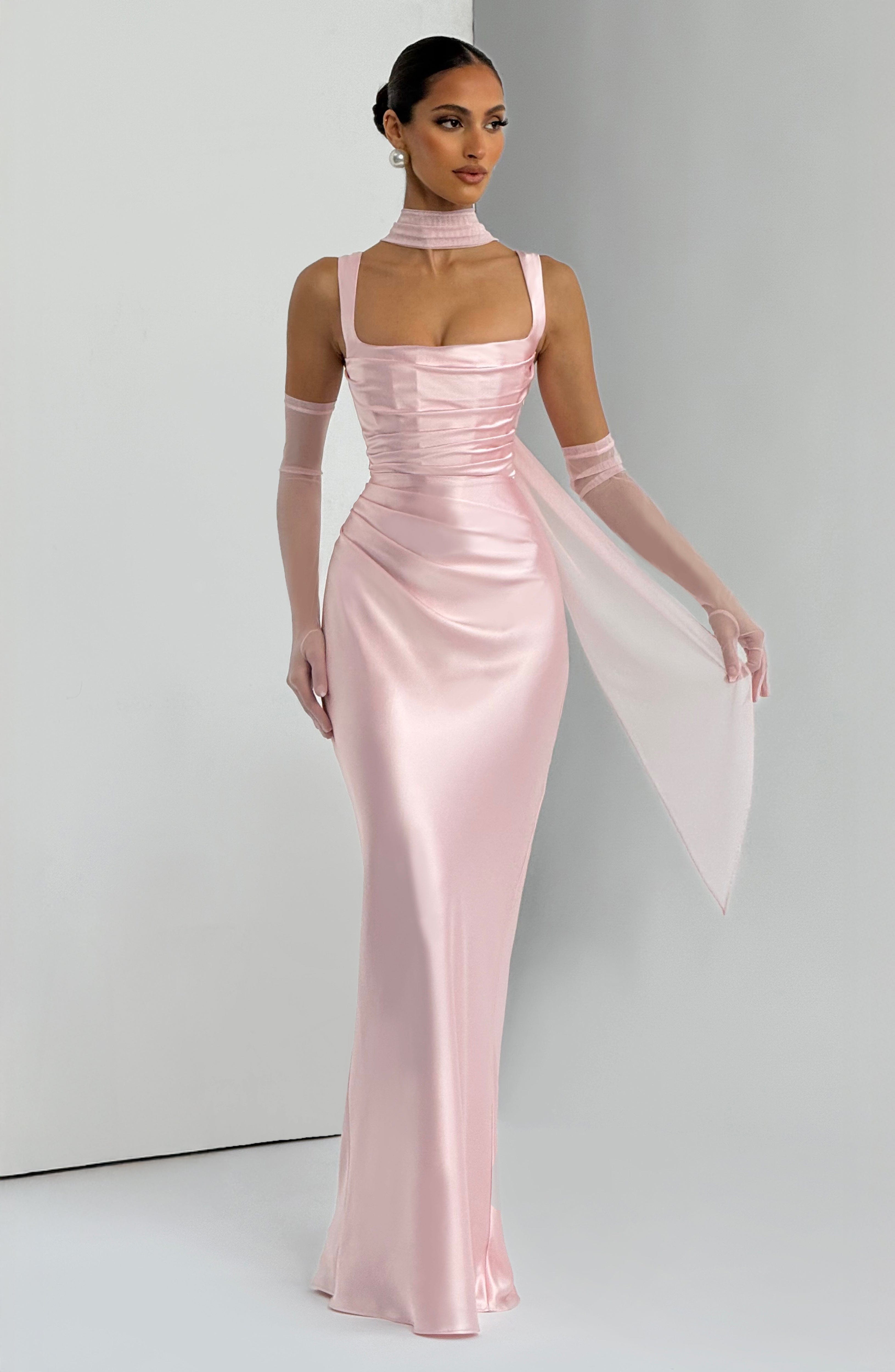 Vestido Silvia - Elegancia satinada con estructura refinada