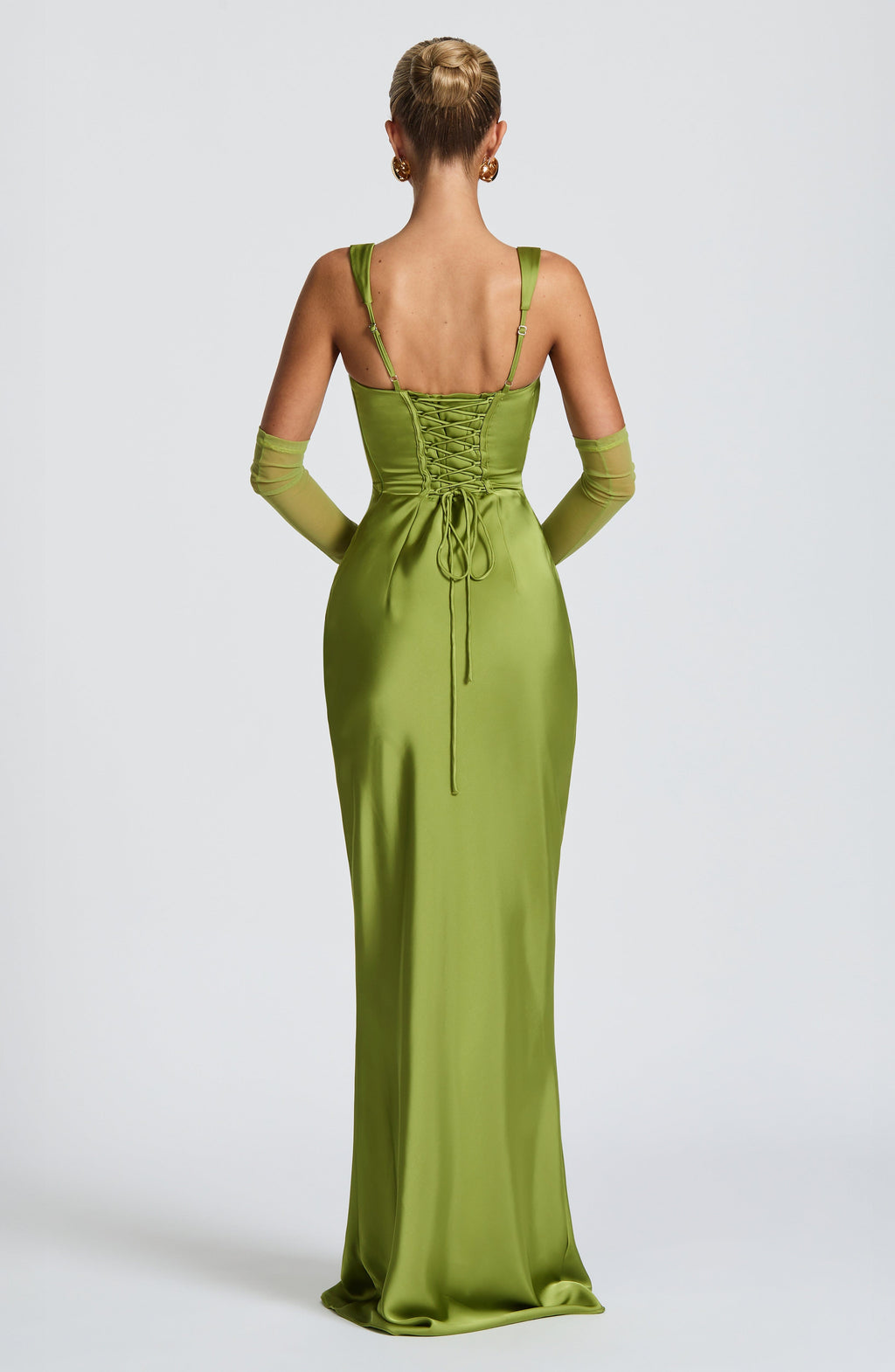 Vestido Silvia - Elegancia satinada con estructura refinada