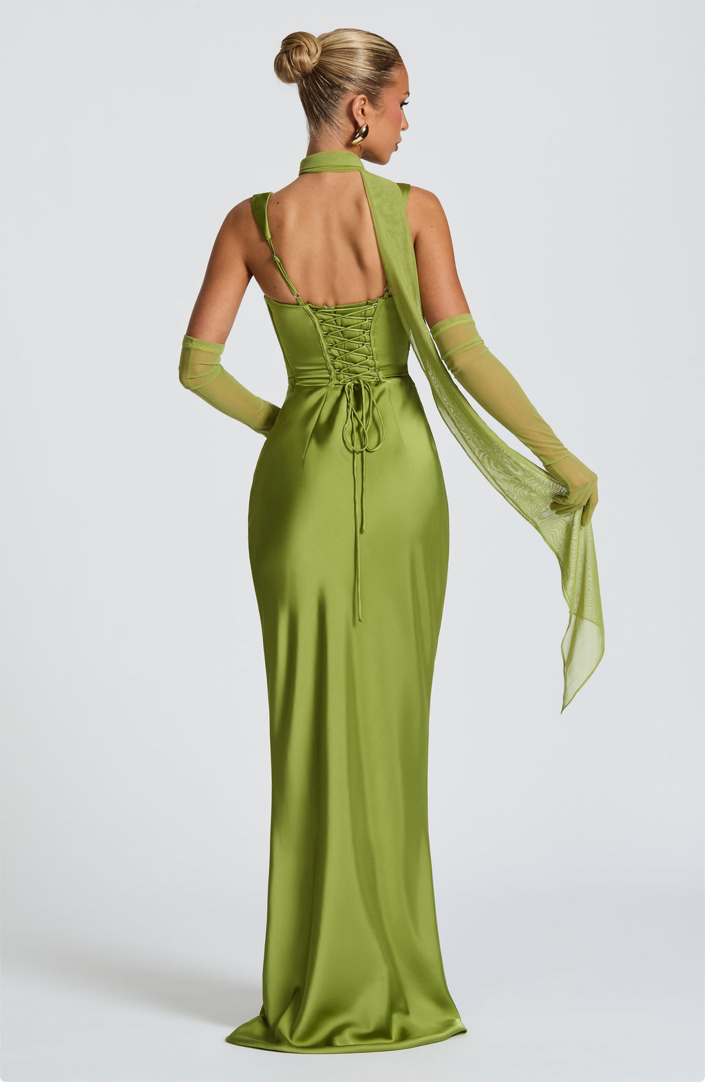 Vestido Silvia - Elegancia satinada con estructura refinada