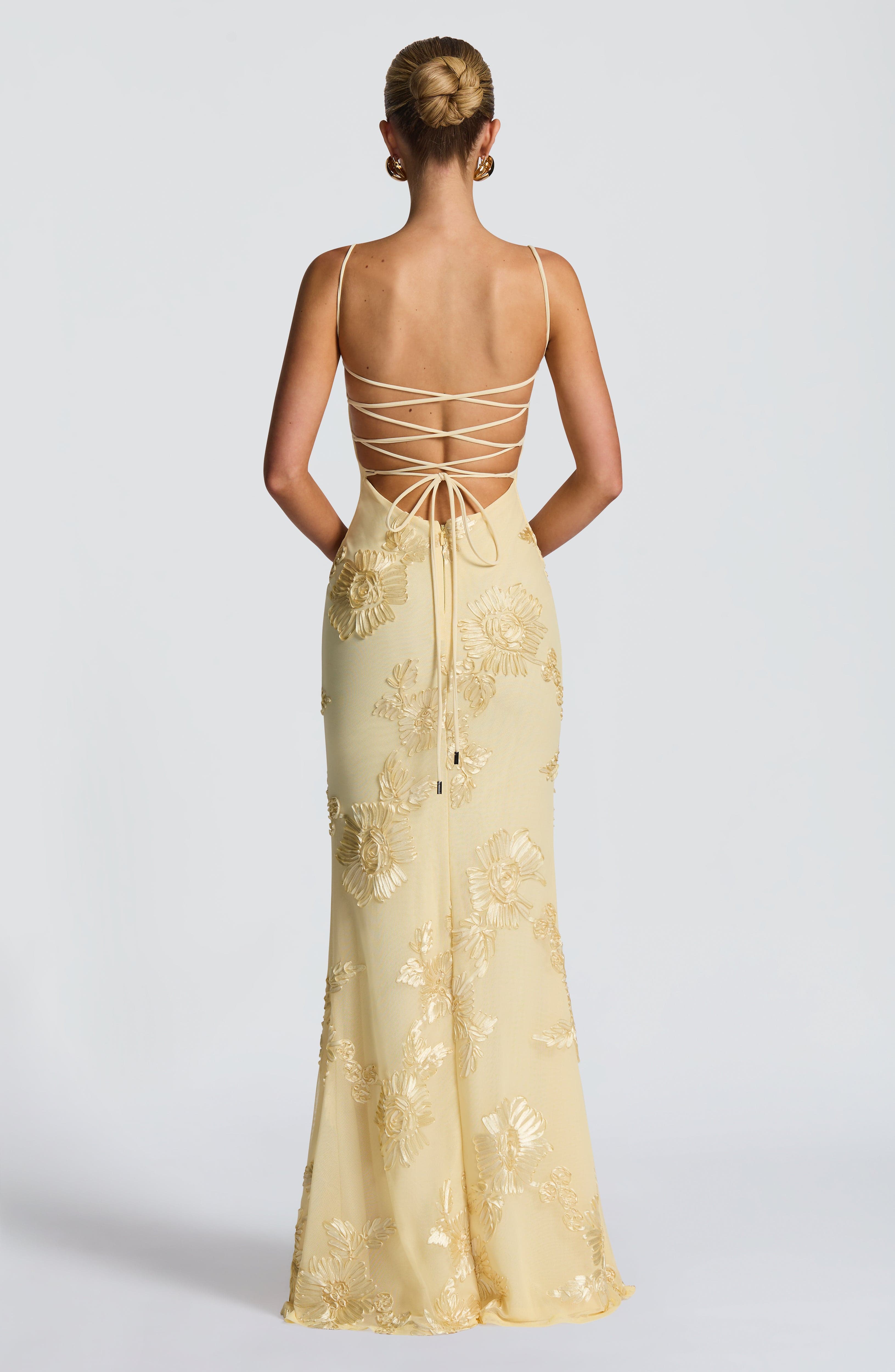 Vestido Raquel - Elegancia estructurada con detalles exclusivos